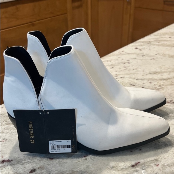 Forever 21 White Pointed Ankle Boots - Picture 2 of 4